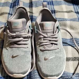 Nike Women's Flex 9 Sneaker